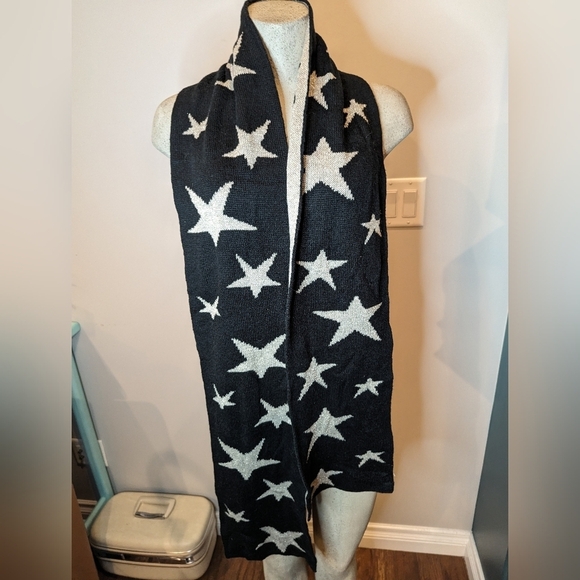 Aeropostale double sided reversible star scarf, black & silver - Picture 7 of 10